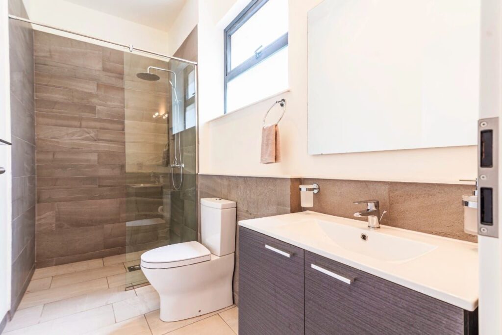 Rumaisa Duplexes Apartment Bathroom