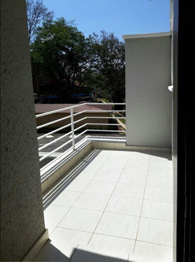 Pyramid Oak 5 Bed Villas Balcony