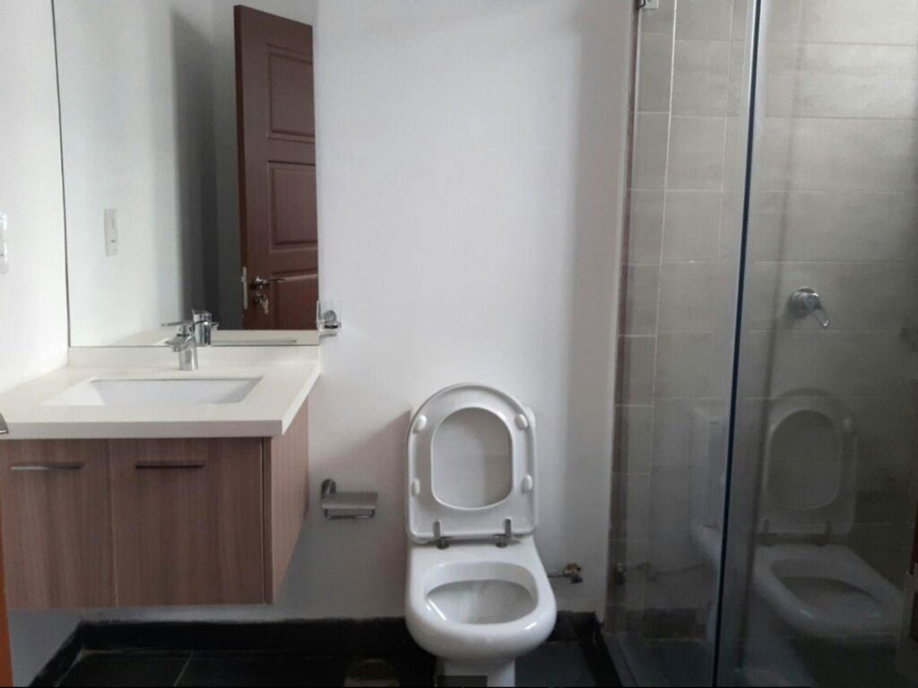 Pyramid Oak 5 Bed Villas Bathroom