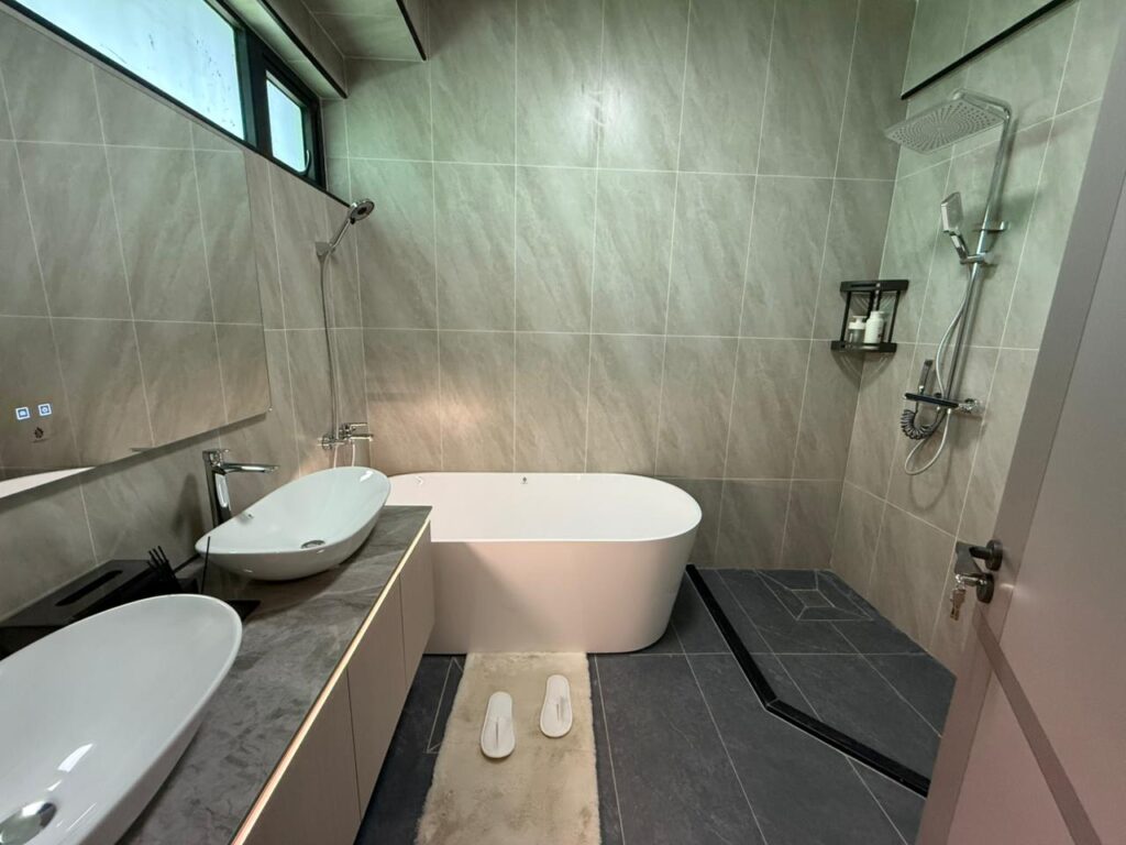 Crystal Oak Residency in Kileleshwa 4 bedroom Apartment bathroom