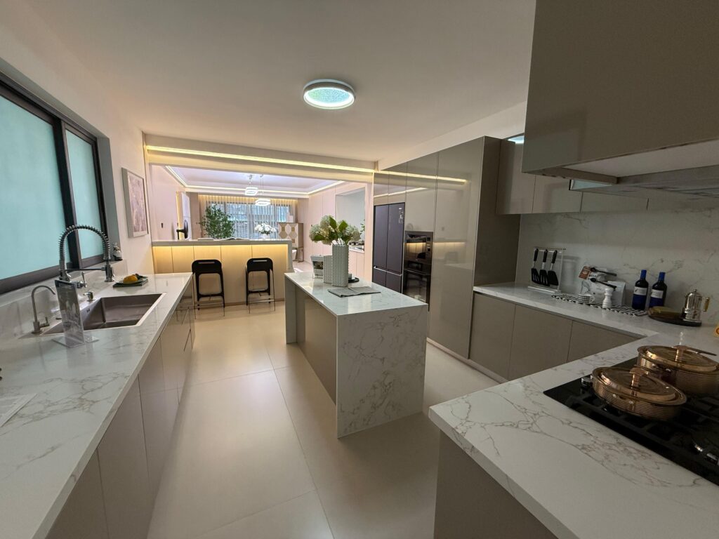 5 Bedroom Duplex Apartment plus DSQ Kitchen