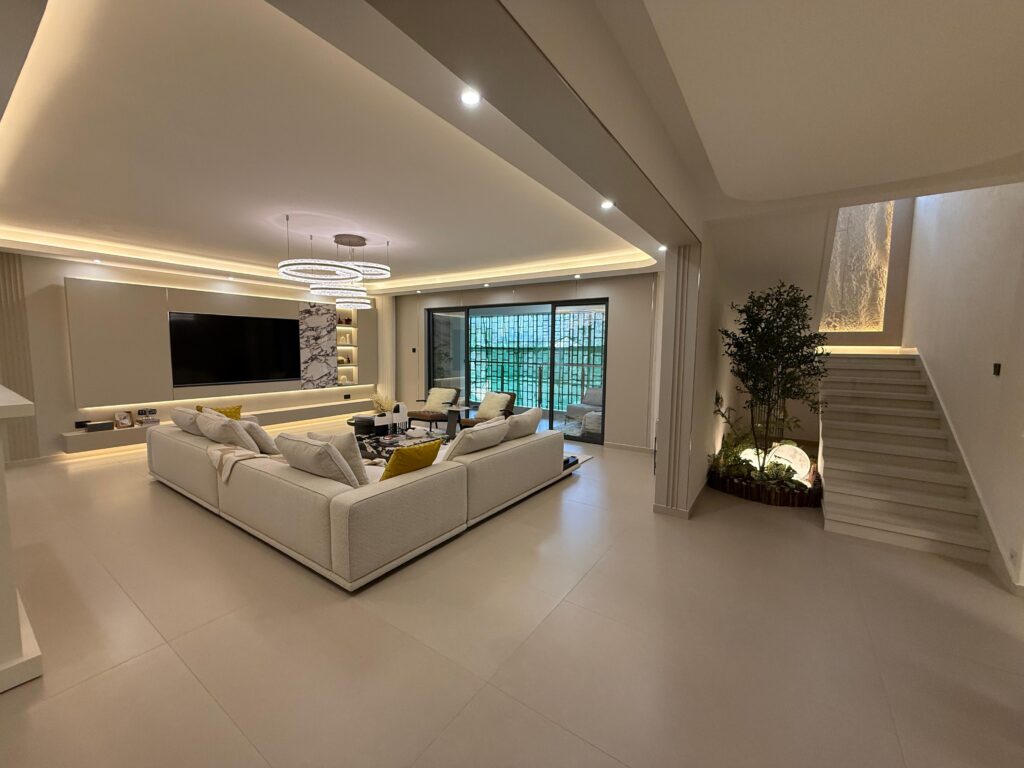 5 Bedroom Duplex Apartment plus DSQ