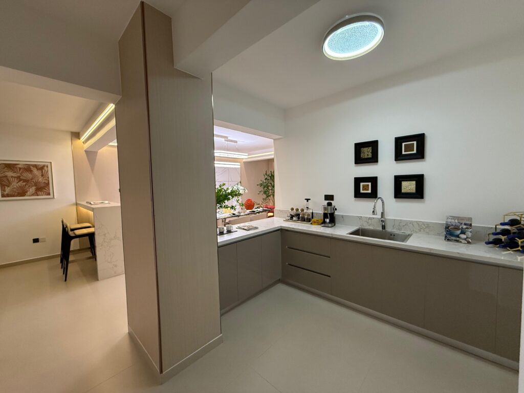 5 Bedroom Duplex Apartment plus DSQ kitchen