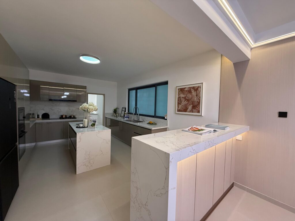 5 Bedroom Duplex Apartment plus DSQ kitchen