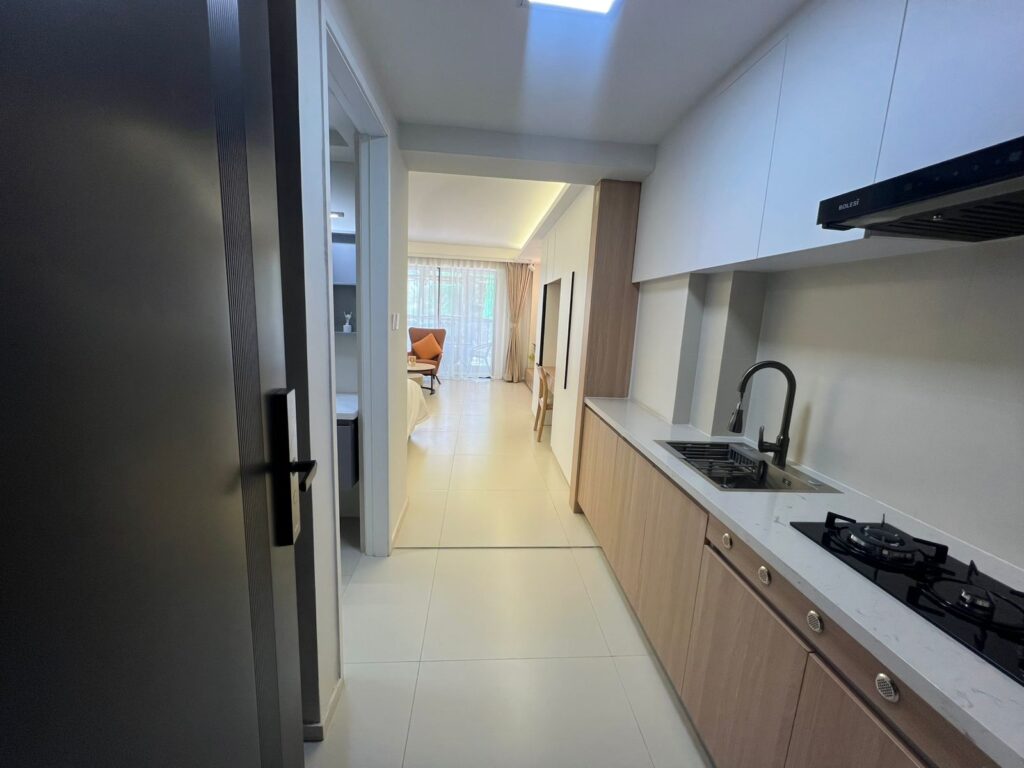 Amber Bay Apartments on Kingara Road Studio Kitchen