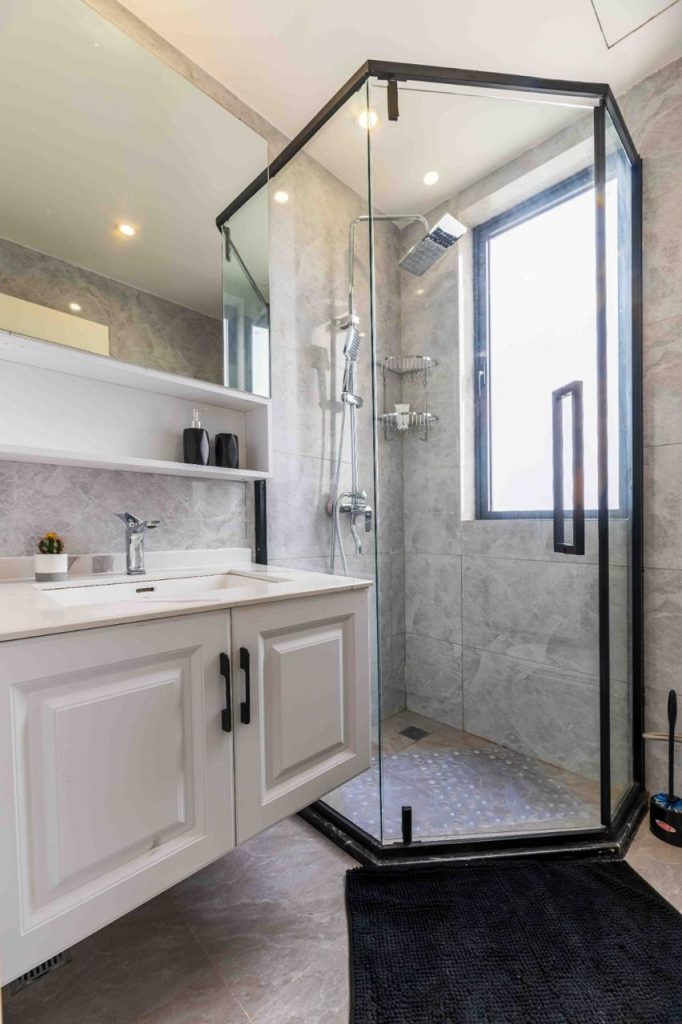 Expansive bathroom at Family-friendly serviced apartment in Kilimani