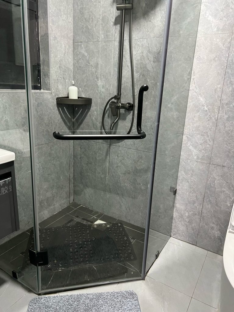 cubicle glass shower in a bathroom at the Furnished 2 bedroom Apartment Ideal for Extended Stay