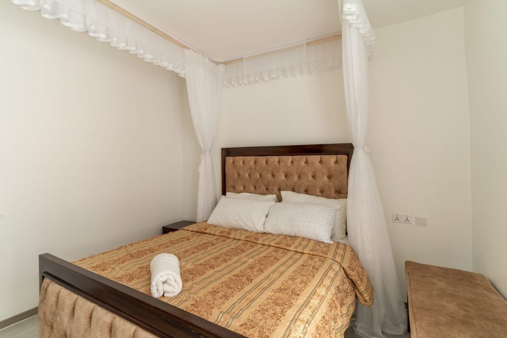 second bedroom with a queen size bed at the Extended Stay Furnished Apartment in Nairobi