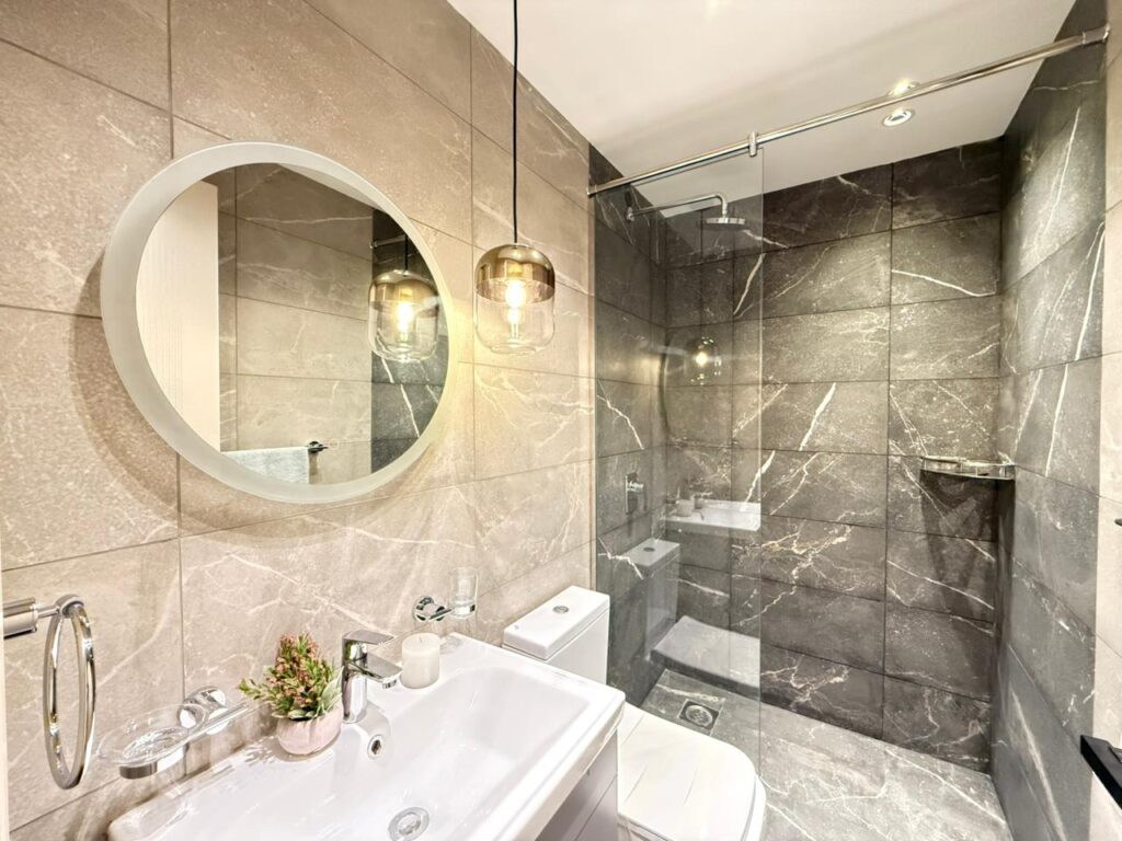 Studio Apartment in Thompson Estate Bathroom
