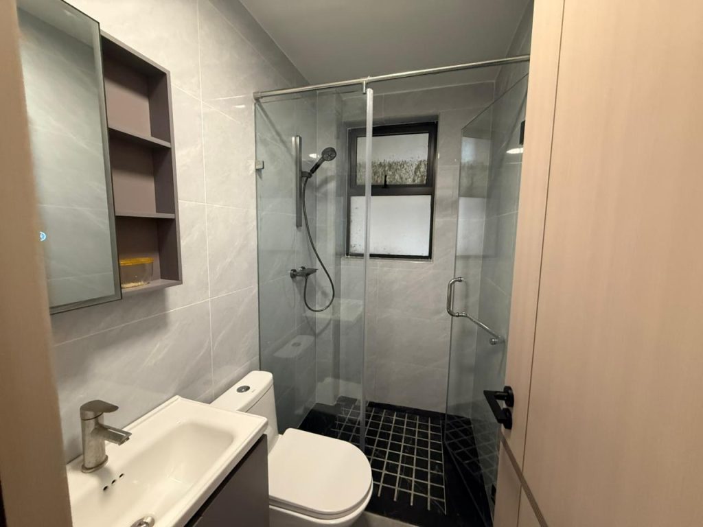 2 Bedroom Apartment near Nairobi Grill and Wine bathroom