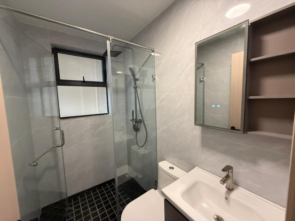 2 Bedroom Apartment near Nairobi Grill and Wine 2nd bathroom