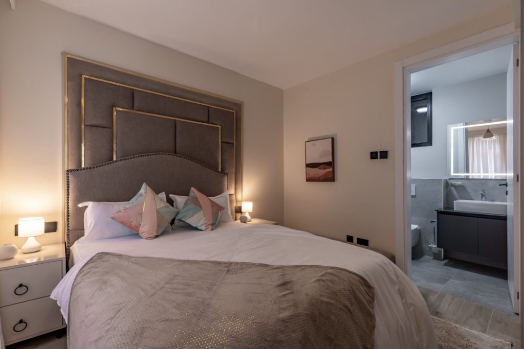 An ensuite bedroom at greenvile apartment