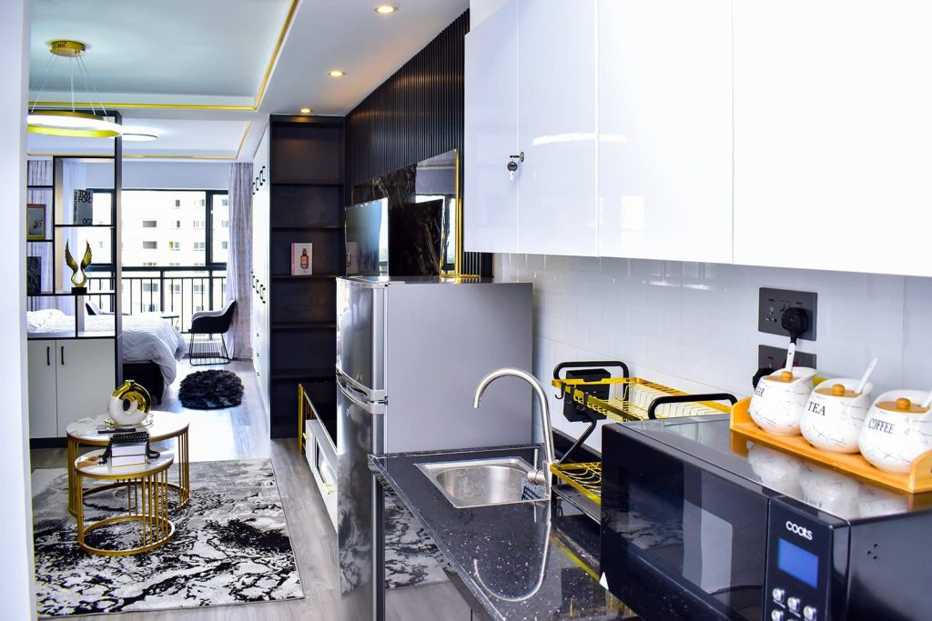 Fully fitted kitchen with modern appliances in Airbnb Apartment in Kileleshwa Nairobi.