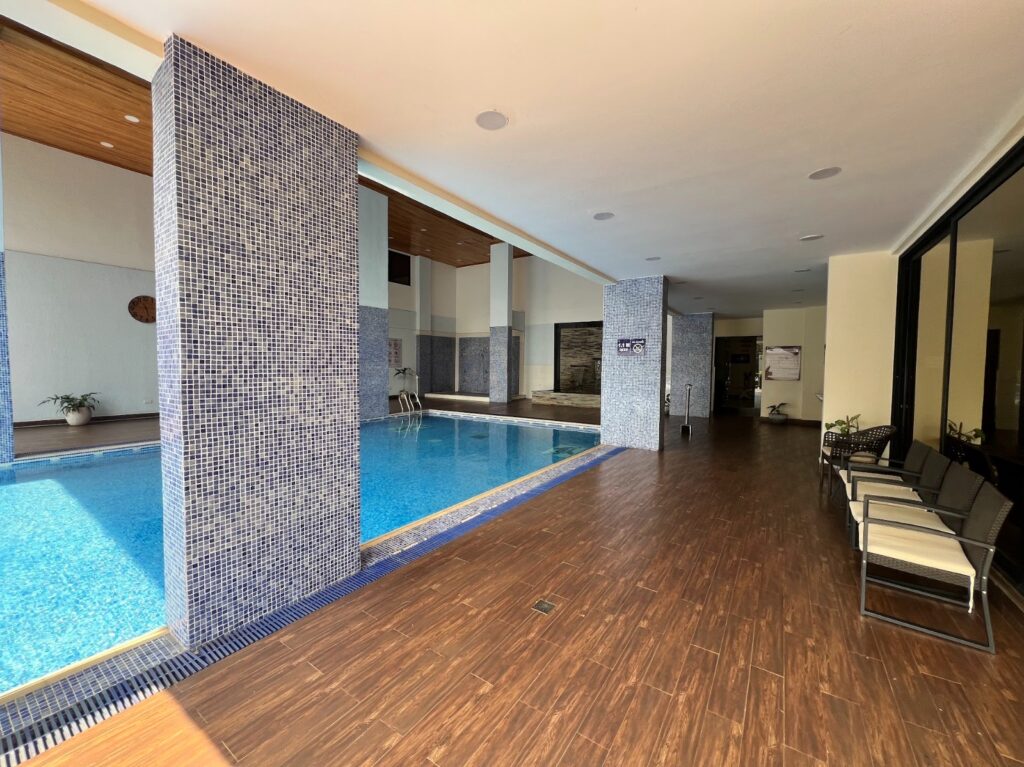 Indoors swimming pool at Silver Decks Apartment