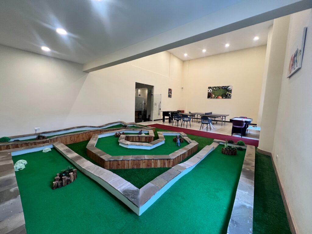 The view of the whole games room at Silver Decks Apartment