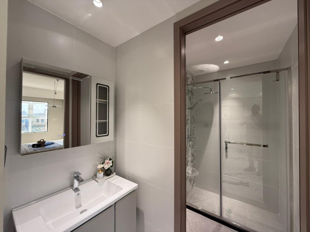1 Bedroom Apartment near Rainbow Tower Bathroom