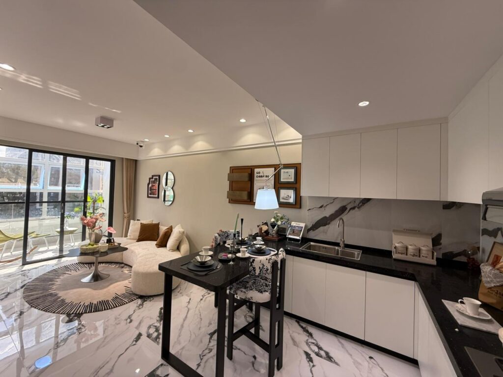 1 Bedroom Apartment near Rainbow Tower open plan kitchen