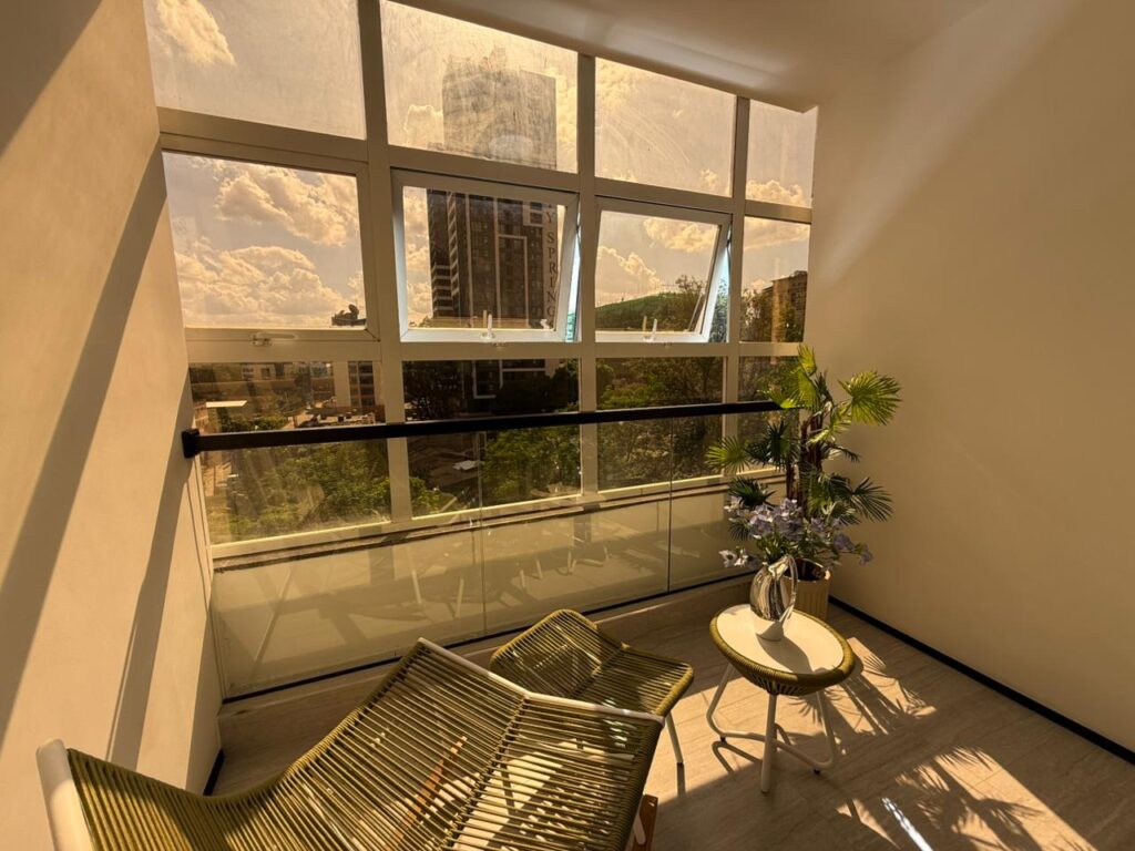 1 Bedroom Apartment near Rainbow Tower balcony