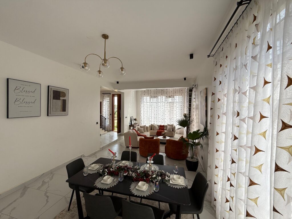 Lounge at Cascading Ridge Views