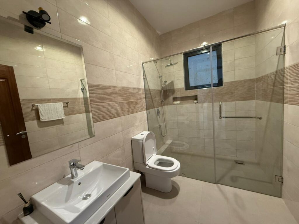 4 Bedroom All Ensuite Duplex at Emaar Residence, Bathroom