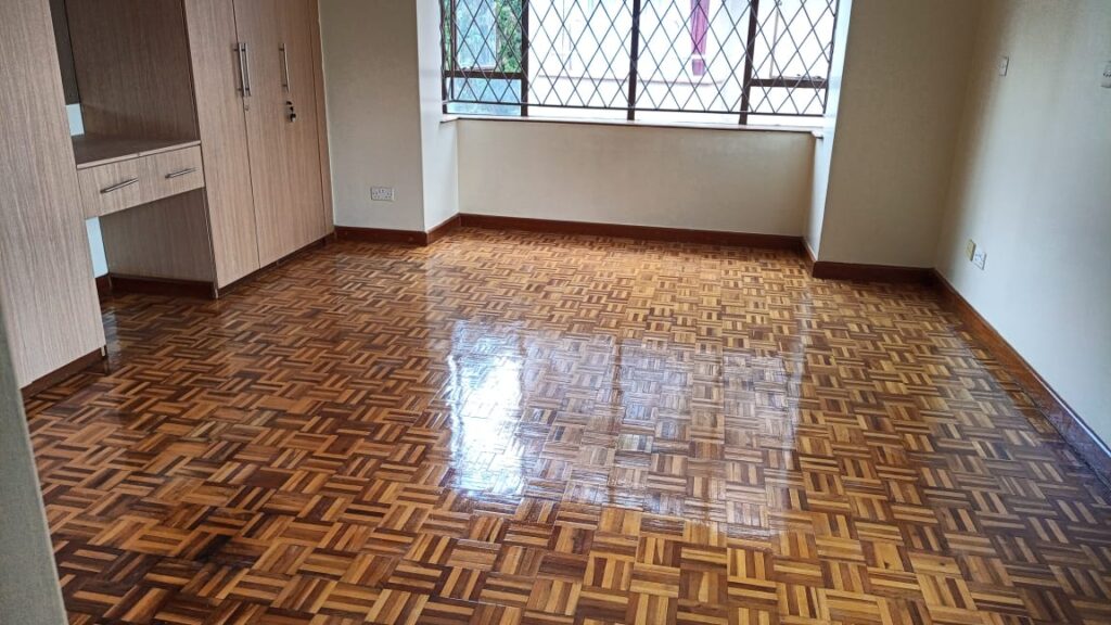 The bedroom wooden floor at Unfurnished 3 Bedroom Apartment at Brichwood Apartments