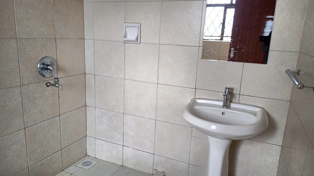 bathroom at Unfurnished 3 Bedroom Apartment at Brichwood Apartments