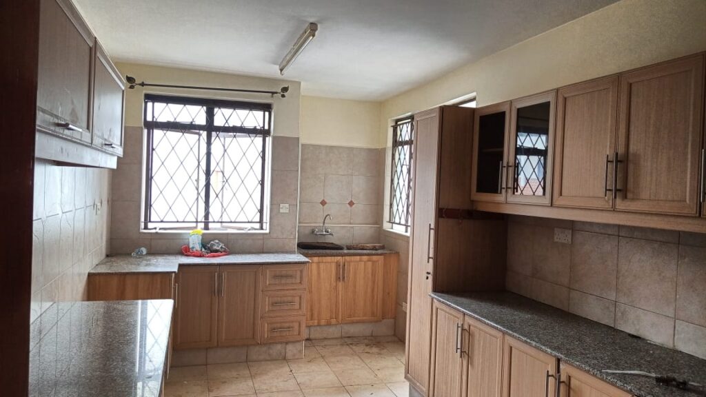 Kitchen at Unfurnished 3 Bedroom Apartment at Brichwood Apartments