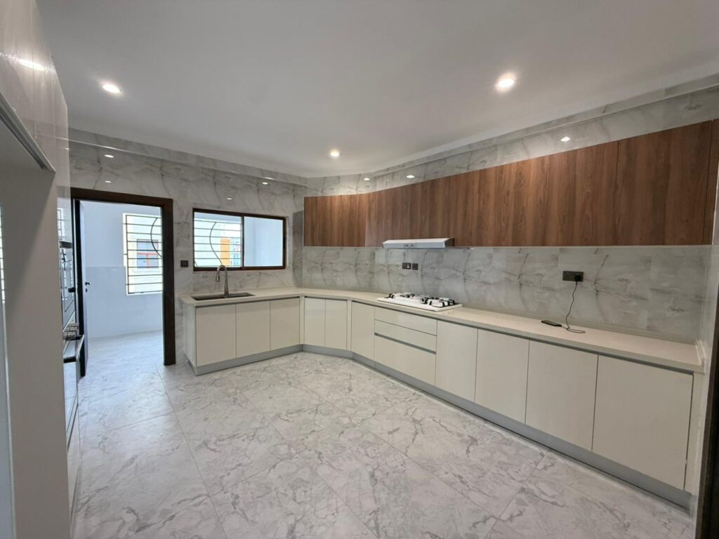 Available 3 bedroom apartment near Quick Mart Kileleshwa Kitchen