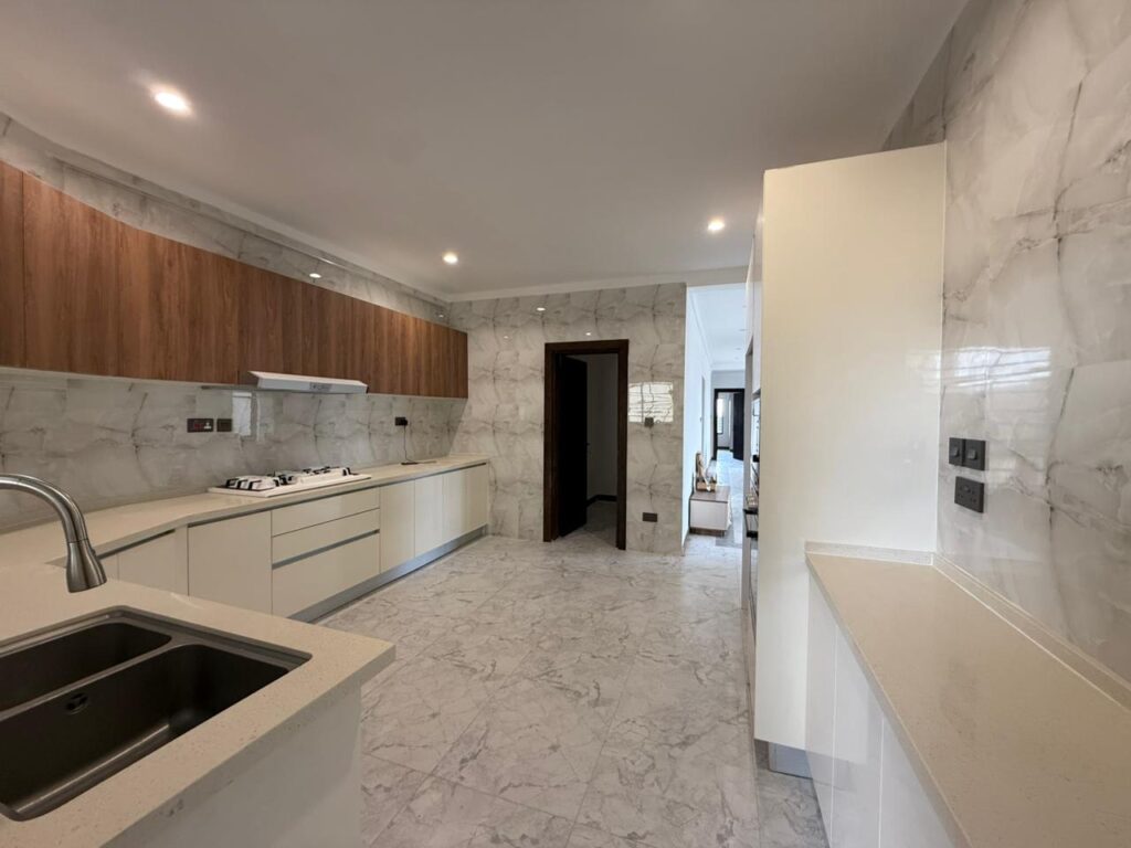 Available 3 bedroom apartment near Quick Mart Kileleshwa Kitchen