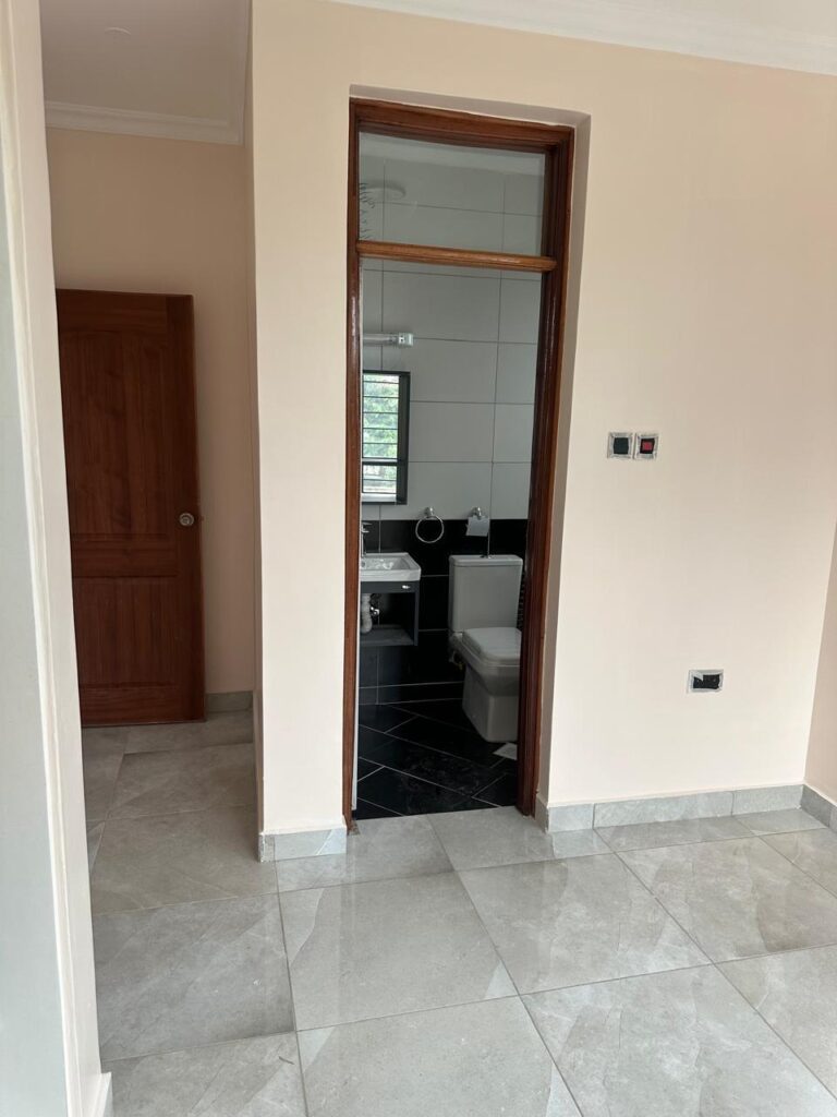 Bathroom at Compound 4 Bedroom Maisonette to let in Kahawa Sukari